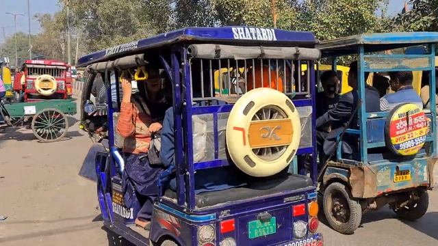 ?? WALKING IN NEW DELHI, PAHARGANJ TO SADAR BAZAAR, EXPLORING VIBRANT STREETS OF NEW DELHI, 4K смотреть онлайн