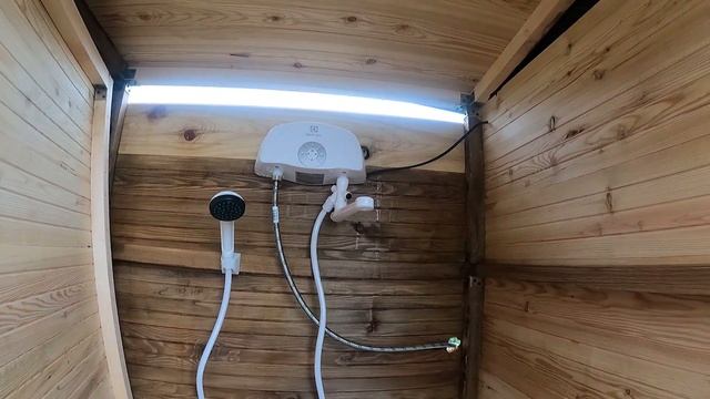 Дачный душ и зона умывальника. Создание удобств на дачном участке.