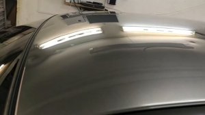 Вмятины от града на крыше автомобиля до ремонта PDR