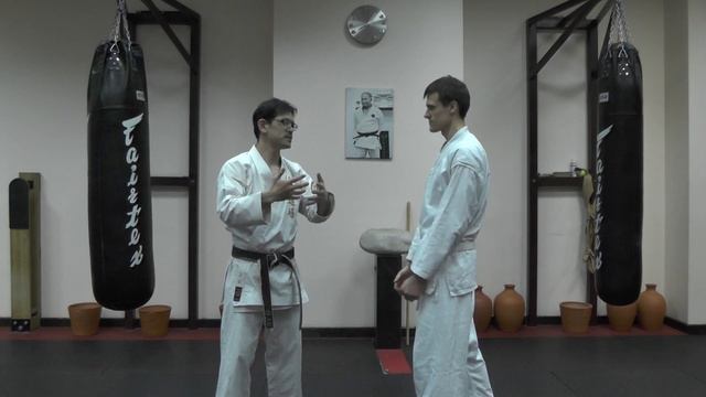 Каратэ для начинающих. Удар "цуки"
