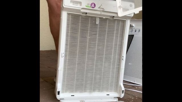 Cleaning Winix prefilter and changing charcoal filter смотреть онлайн