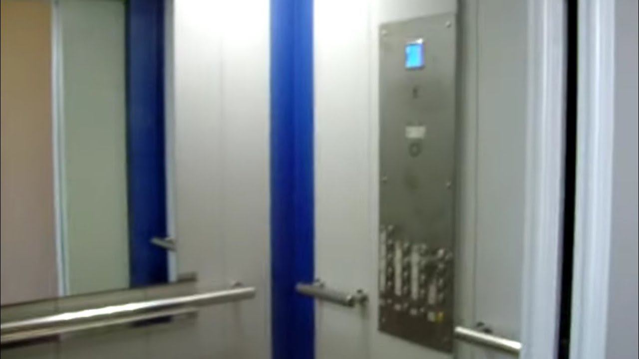 Грузопассажирский лифт КМЗ.