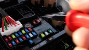 Hyundai i30 - Fuse Replacement