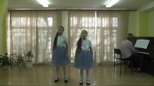 Дуэт сестёр Осокиных. Музыка Г.Гладкова, слова Ю.Энтина "Родина".