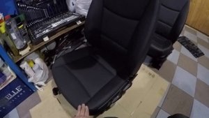 Замена кресла на BMW X3, снятие подголовника и подушки безопасности. Сенсатек.