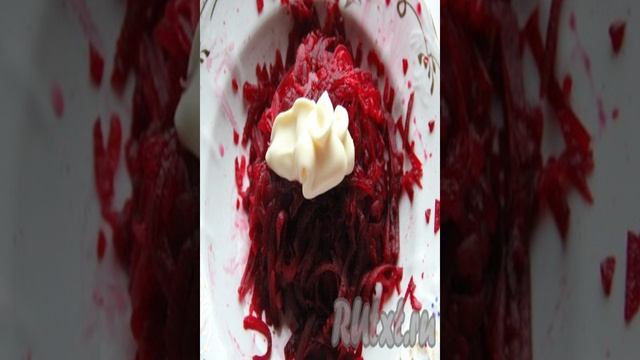 Бутерброды с варёной свеклой и селёдкой