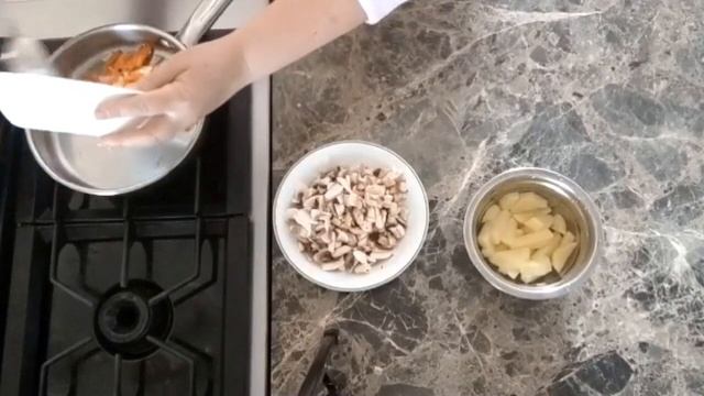 ПОСТНЫЕ БЛЮДА / Постный овощной бульон и грибной суп на овощном бульоне.