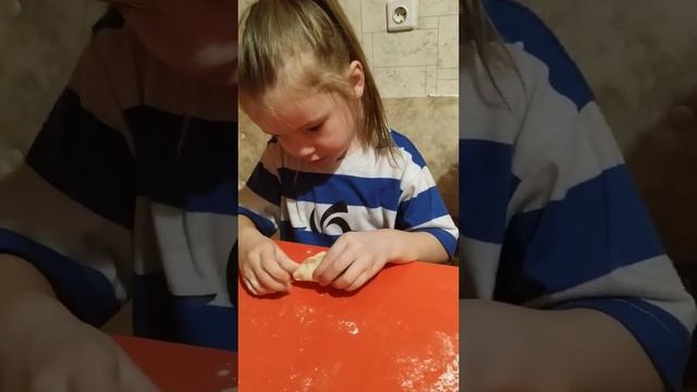 Моя девочка лепит вареники с картошкой смотреть онлайн