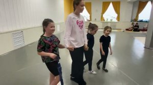 Джейн ищет зонт. Прогулка в парке