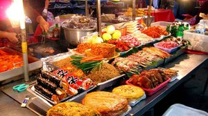 Лучшая КОРЕЙСКАЯ Уличная Еда, Которую Стоит ПОПРОБОВАТЬ Путешественнику