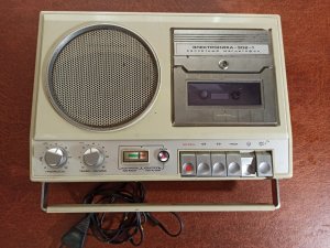 ВИНТАЖНЫЙ КАССЕТНЫЙ МАГНИТОФОН 1983-год  ВЕСНА 302-1 СССР