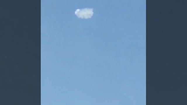 Слишком резкие и уверенные движения для простого облака... смотреть онлайн