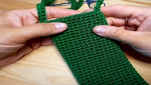 Секреты мастеров. «Как быстро и легко связать сумочку для телефона»