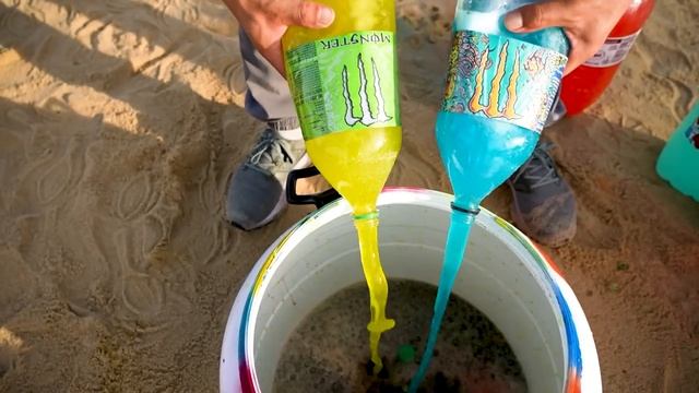 Рожок мороженого M&M против Big Coca-Cola, Mtn Dew, Fanta, 7up, Monster, Orbeez и Mentos Underground смотреть онлайн