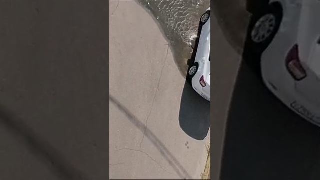Дома на "взлетке" заливает водой, а новороссийцы не могут помыться