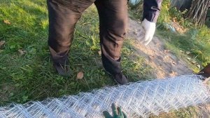 Деревянный забор Крепим доски и сетку рабицу  4 часть