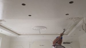 Покраска потолка безвоздушным способом