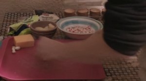 Тарталетки с крабовыми палочками, сыром и ананасом