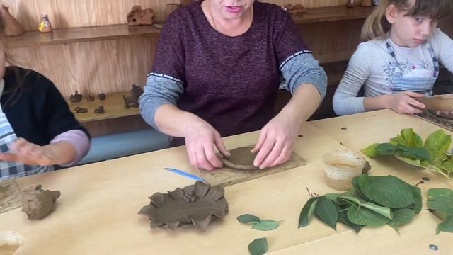 Мастер – класс лепка из глины «Осенние листья», педагог д/о МБУ ДО СЮТ Коновалова А.А. смотреть онлайн