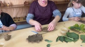 Мастер – класс лепка из глины «Осенние листья»,  педагог д/о МБУ ДО СЮТ Коновалова А.А.