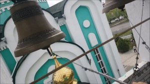 На Светлой Седмице (неделя после Пасхи) церковный устав позволяет звонить в колокола всем желающим.