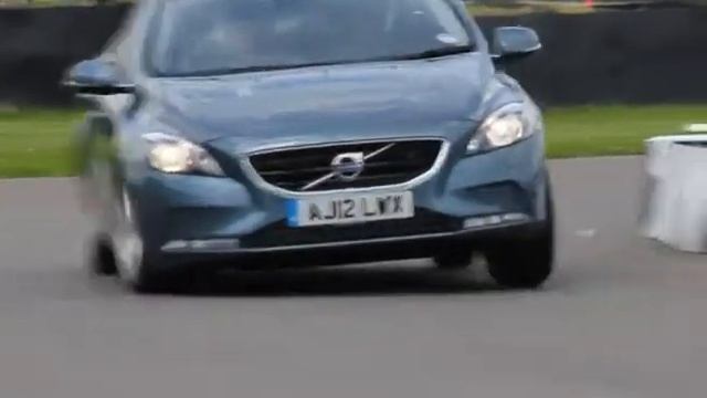 I'm driving the All-New Volvo V40 at the Goodwood Motor Circuit - Gareth James смотреть онлайн
