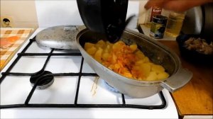 Тушеная картошка с ребрышками. Вот как нужно это делать!