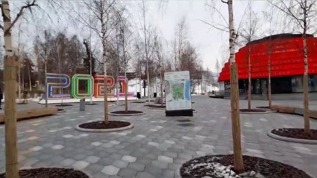 МОСКВА,КРАСНАЯ ПЛОЩАДЬ, ПАРК  "ЗАРЯДЬЕ",ПАРЯЩИЙ МОСТ,ПОЛЯНА ИЗ ФОНАРЕЙ.