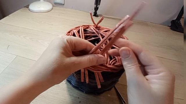 МК. Загибка "Коса" сдвоиными газетными трубочками. смотреть онлайн