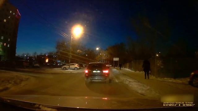 Чуть не сбили пацана