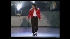 BEAT IT(ТЕКСТ И ПЕРЕВОД) - MICHAEL JACKSON 1982. CONCERT IN MUNICH 1997(GERMAN).