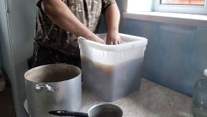 Закоптили домашних бройлеров в самодельной коптильне