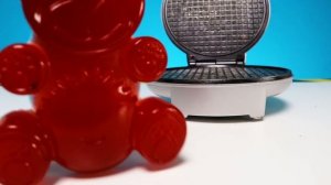 Эксперимент - Рука в Вафельнице  и Желейный Медведь Лаки