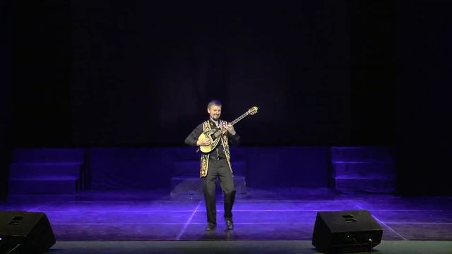Басаган этигээрэй-исп. мультиинструменталист Сергей Гостев