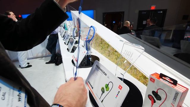 Vízhatlan Fülhallgató úszóknak! JBL Endurance Sorozat Bluetooth Fülhallgató bemutató videó смотреть онлайн