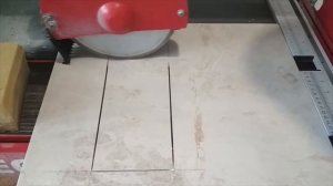 Электрический плиткорез. Вырезаем отверстие в плитке.