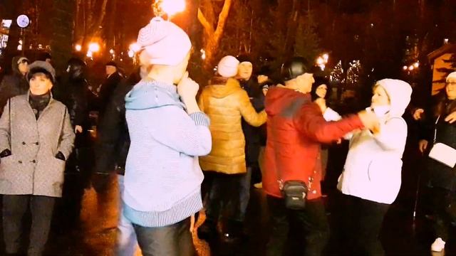 Остановите музыку!!!??Танцы в парке Горького!!!??Харьков 2022 смотреть онлайн