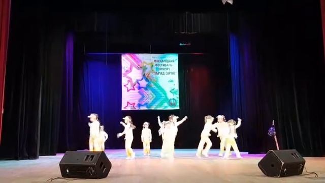 Танец "Физкульт-привет" смотреть онлайн