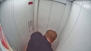 Загорелся в лифте