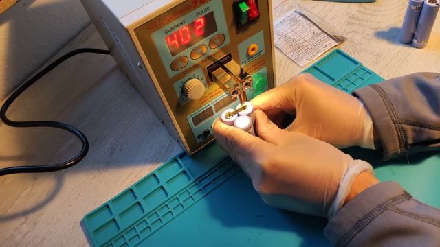 Bosch 10.8V / 12V battery rebuild / disassembly & replacing cells смотреть онлайн