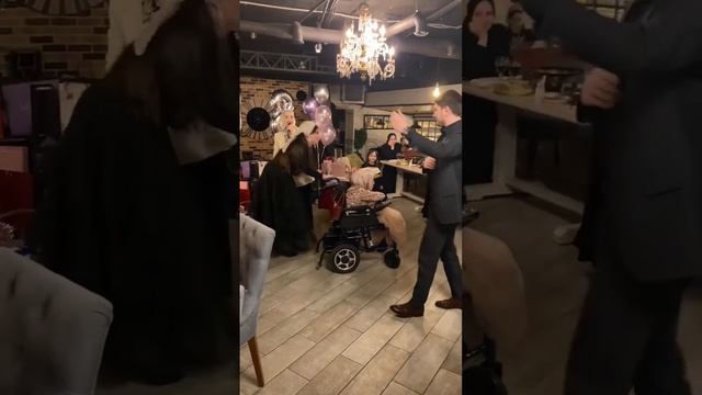 ЧЕЧЕНКА КРАСИВО ТАНЦУЕТ