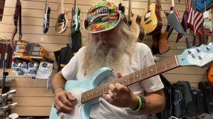 Peavey Raptor Plus Fender strat style student guitar in Marine Blue REVIEW/Maple neck & fretboard
