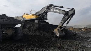 Экскаватор Volvo EC480DL работа на вскрыше