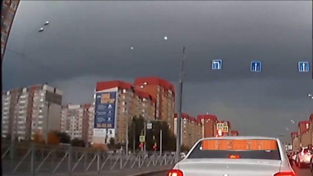 Шаровая молния в городе Две шаровые молнии Видеорегистратор Тюмень смотреть онлайн