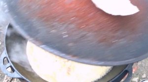 МЯСО В ЛУКОВОМ СОУСЕ В КАЗАНЕ НА КОСТРЕ. Рецепт вкусного ужина для всей семьи.