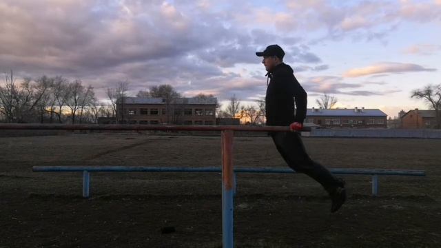 передний вис на трубе турник отжимания на брусьях шагами пресс уголок смотреть онлайн