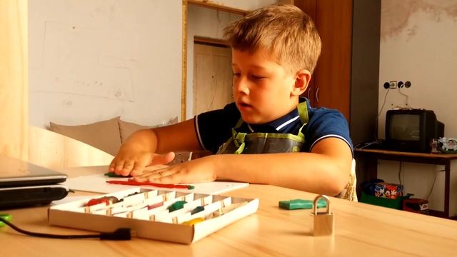 Делаем "фальшивые карандаши" смотреть онлайн