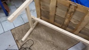 Стол из поддонов в гараж