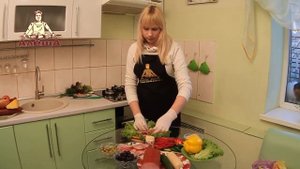 Как красиво нарезать колбасу к праздничному столу