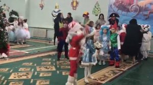 Новогодние игрушки танец